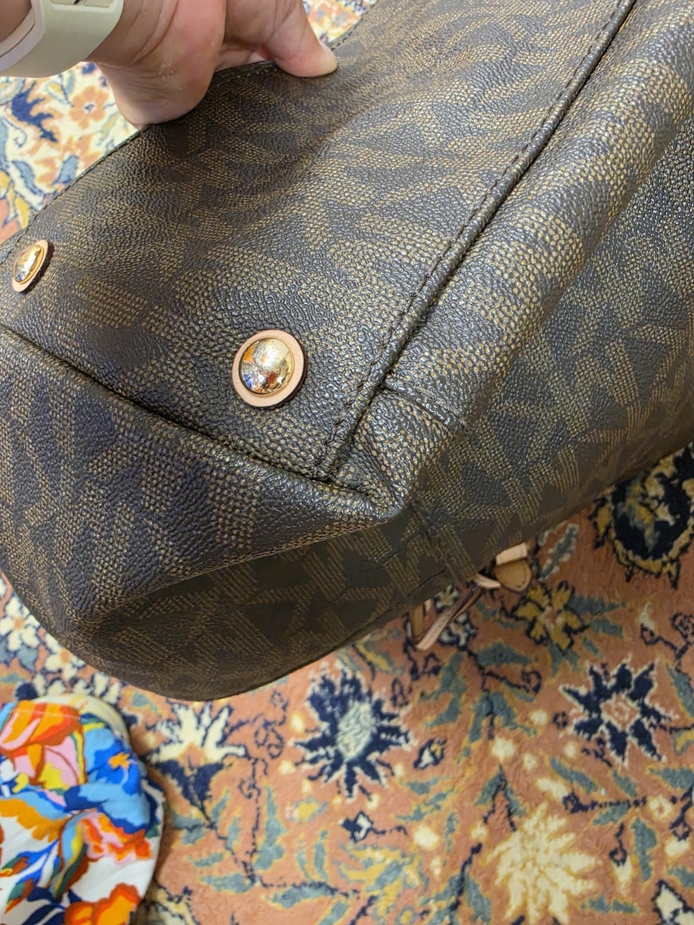 Michael Kors Large Leather Signature MK Jet Set Tote - Picture 15 of 16